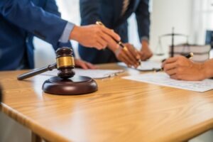 A lawyer describing to his clients, “What is modified comparative negligence in Texas?”